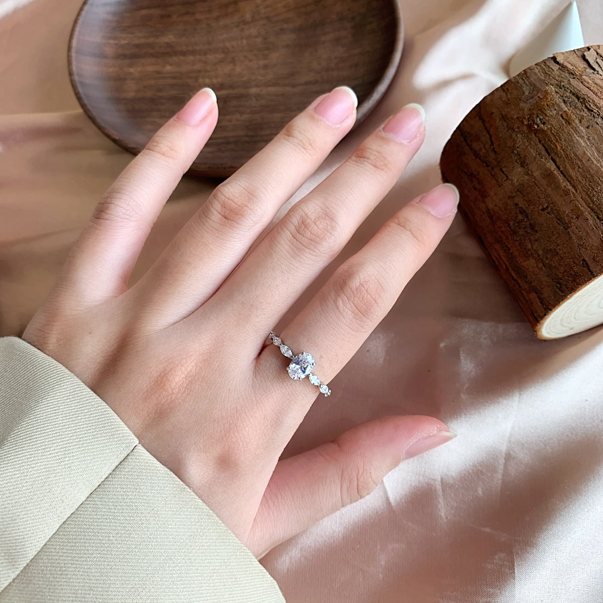 [LuckyStar]0.75 Carat Luxurious Vibrant Elongated Cushion Cut Daily Ring