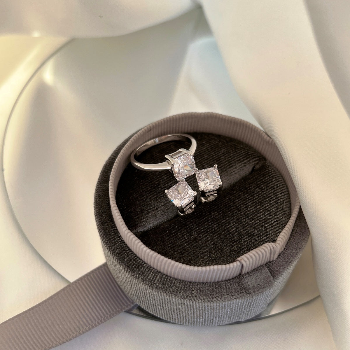 [LuckyStar] 1,0 Karat strahlende Prinzess-Schliff-Hochzeitsohrringe